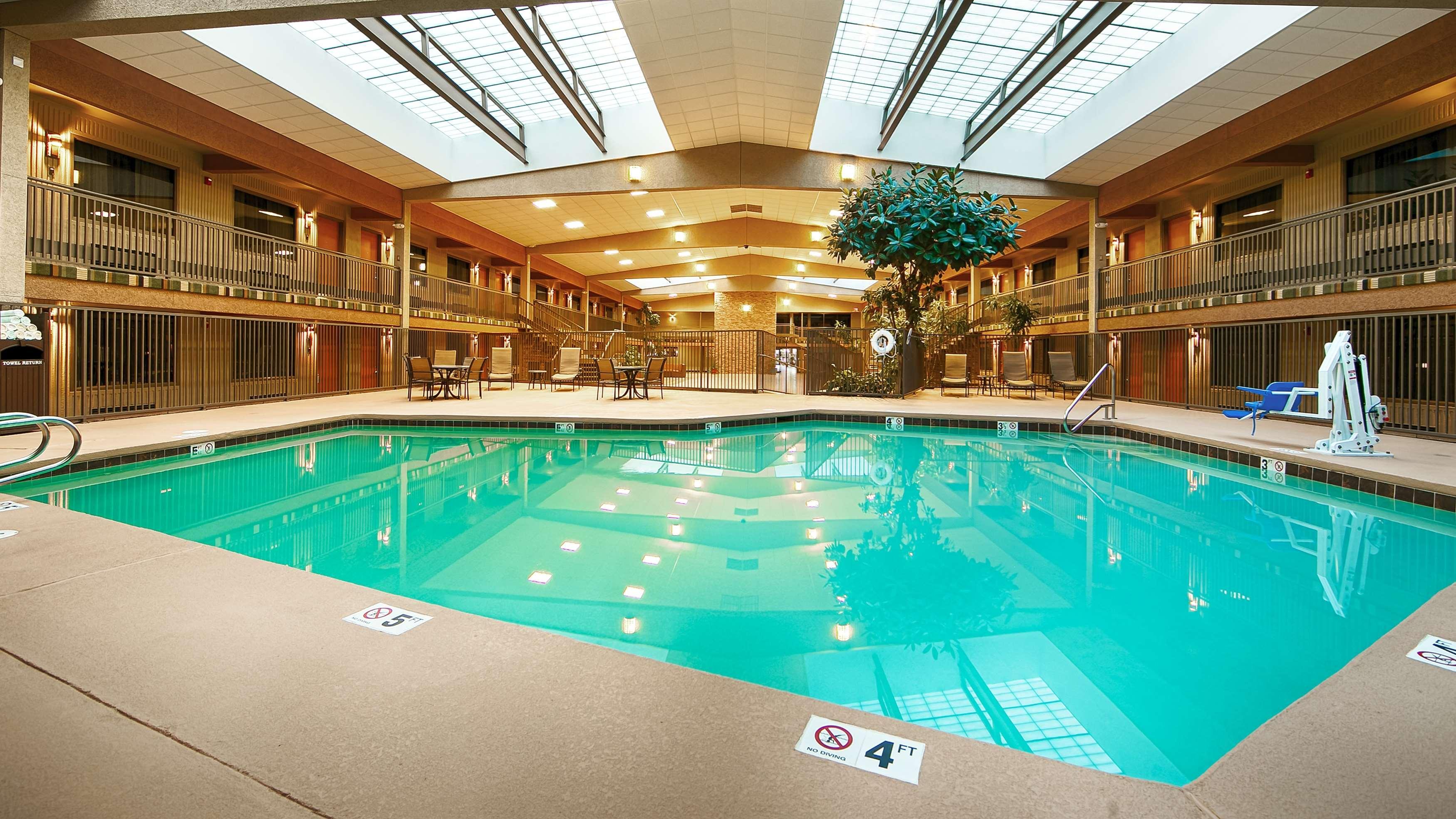 Best Western Plus Raton Hotel Exterior photo